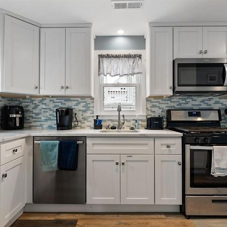 Newly Renovated 4 Bedroom Home Only 2 Blocks From The Beach! Wildwood Exterior photo