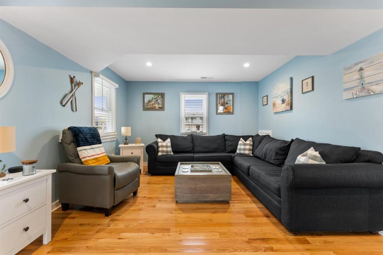Newly Renovated 4 Bedroom Home Only 2 Blocks From The Beach! Wildwood Exterior photo