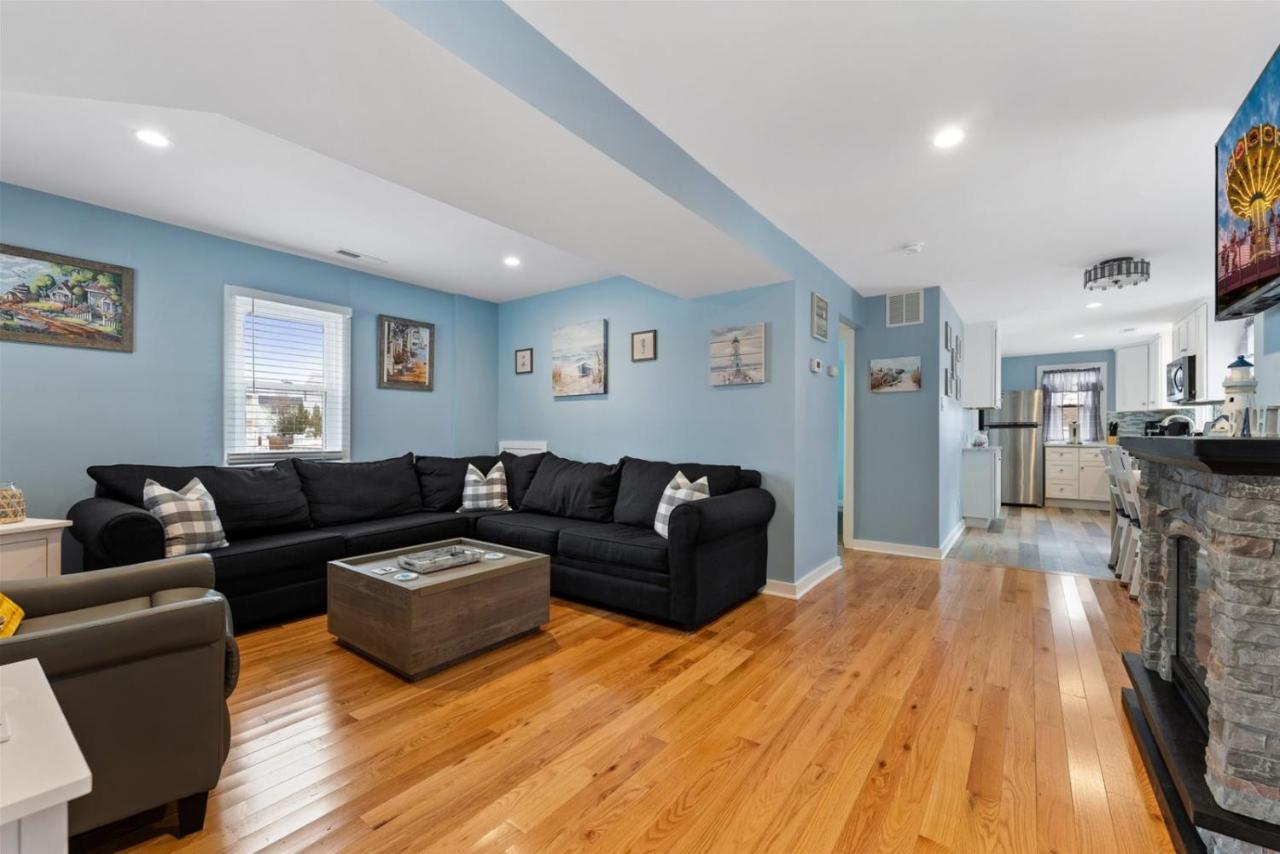 Newly Renovated 4 Bedroom Home Only 2 Blocks From The Beach! Wildwood Exterior photo