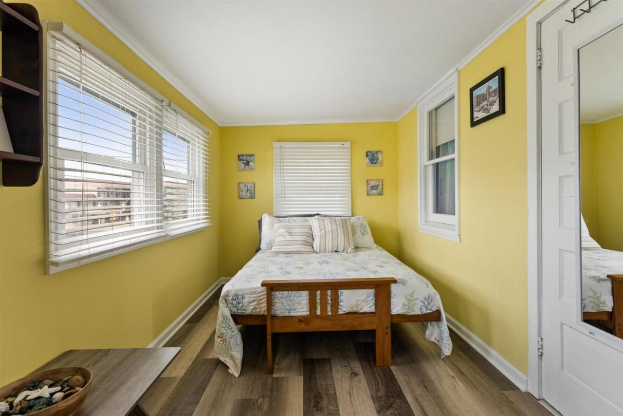 Newly Renovated 4 Bedroom Home Only 2 Blocks From The Beach! Wildwood Exterior photo