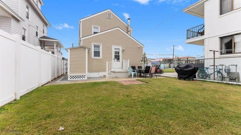 Newly Renovated 4 Bedroom Home Only 2 Blocks From The Beach! Wildwood Exterior photo